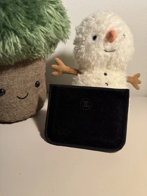 Bolsa compacta de terciopelo negro para maquillaje en polvo CHANEL 4,75*3,75 nueva auténtica Foto 1 de 3