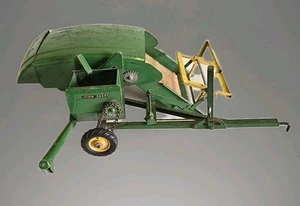 Vintage Eska Carter 1/16 Scale John Deere 12A Pull Type Combine  - Picture 1 of 14
