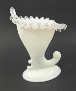 Candelabro Fenton Glass Silver Crest Cornucopia vaso de leche - Imagen 1 de 5
