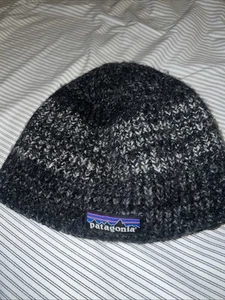 Patagonia Beanie Mütze schwarz grau Zopfmuster - 75% Wolle - Fleece gefüttert - Bild 1 von 3