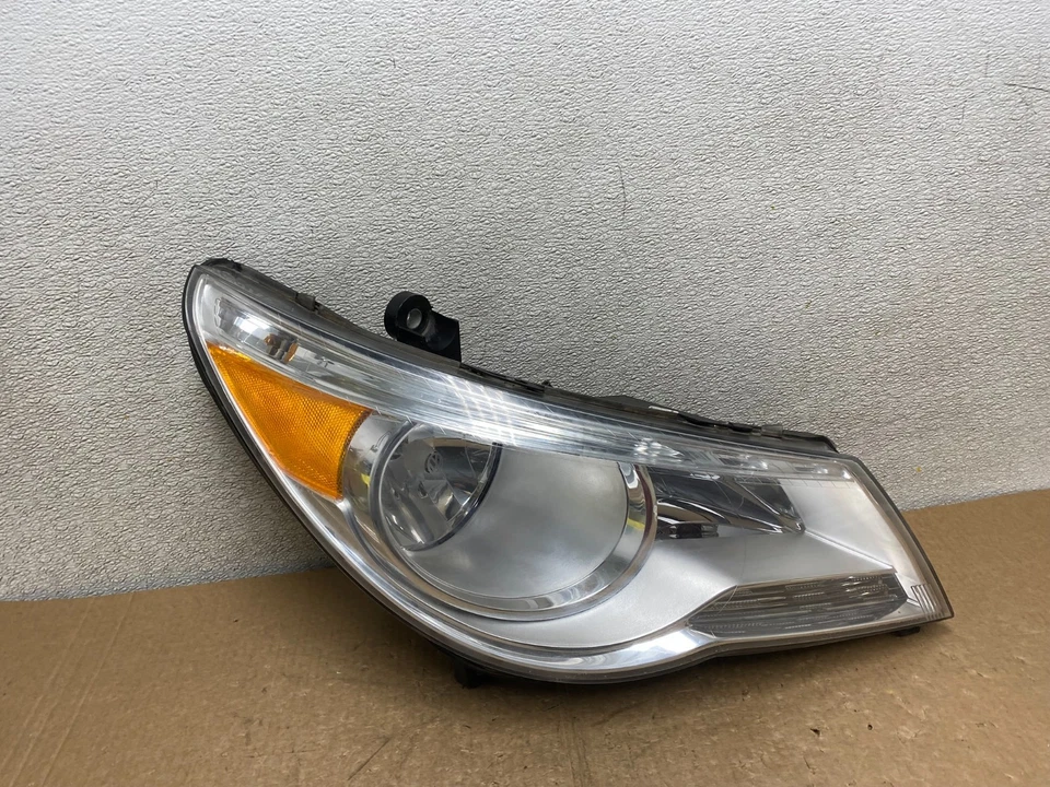 Оригинальная правосторонняя галогенная фара для Volkswagen Routan 2009–2014 годов выпуска V3144 DW - Изображение 1 из 4