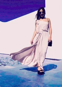  VESTIDO/MAXI BCBG MAXAZRIA JOYCE UN HOMBRO CON VOLANTES ABERTURA FRONTAL TALLA L $370 - Imagen 1 de 13