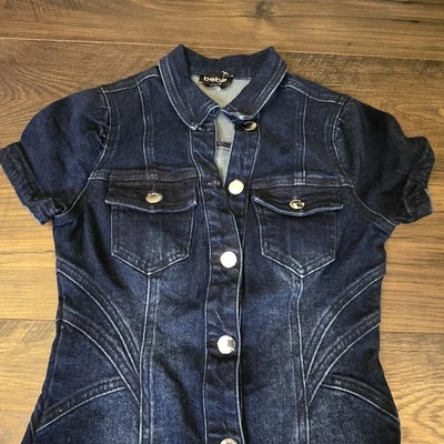 Mini vestido jeans Bebe Y2K jeans stretch tamanho 0 botão manga curta pequeno - Imagem 1 de 4