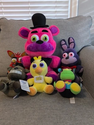 Lote de Pelúcia FNAF de 6 Five Nights At Freddys + FUNKO Oficial - Imagem 1 de 4