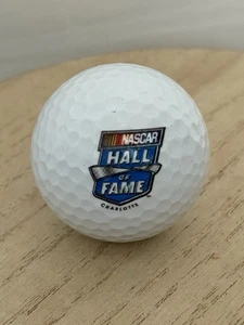 Pelota de golf con logotipo del Salón de la Fama de Nascar Carolina del Norte Charlotte - Imagen 1 de 2