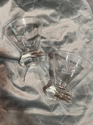 Lote de 2 vasos Martini Lowball gris ganso en relieve vodka sin tallo con patas Foto 1 de 4