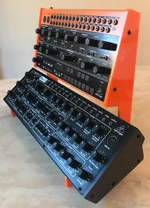 Stojak na Behringer Crave (lub Edge) plus jeden syntezator Eurorack Behringer. AP100. - Zdjęcie 1 z 14