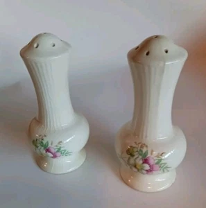 Large Vintage Shakers - Picture 1 of 6