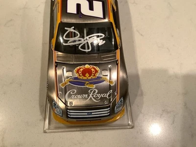 Ford Fusion Crown Royal Cot 2009 autografiado por Jamie Mcmurray fundido a presión y tarjeta Foto 1 de 4