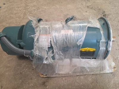 New Baldor Reliance VEBM3615T-D Electric Motor 5 HP 1755 RPM. CHIPPED!! SEE PIC - Image 1 of 4