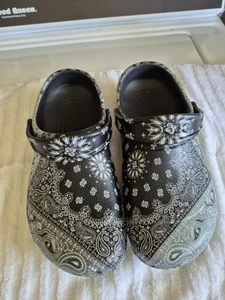 Crocs Classic Bistro Work Bandana Graphic Clog NEW Unisex Slip-resist M4/W6 - Picture 1 of 5