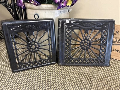 "Juego de 2 cubiertas de registro antiguas con rejilla de retorno de ventilación de parrilla vintage de 12 3/4 de alto" Foto 1 de 4