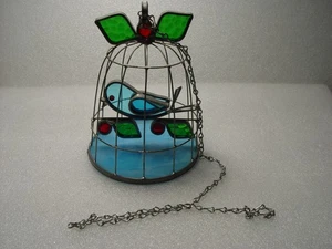 Vintage Handarbeit Buntglas blau Vogel im Draht Vogelkäfig 80er Jahre hängender Sonnenfänger - Bild 1 von 6