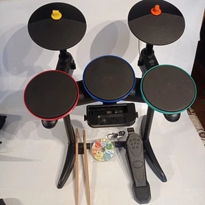 Guitar Hero Band Hero Drum Kit Set con pedale e bastoncini Nintendo Wii - Foto 1 di 21