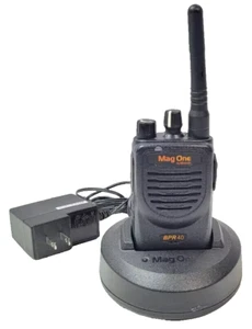 Motorola MagOne BPR40 VHF 150-174 Mhz 5 vatios 8 canales AAH84KDS8AA1AN - Imagen 1 de 1