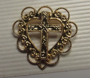 Prendedor Tac Solapa Corazón Cruz Y Filigrana Tono Dorado Decorativo Nuevo sin Etiquetas Hecho en EE. UU. - Imagen 1 de 4