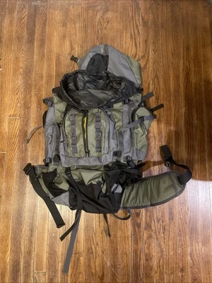 Mountain Smith Army Green hiking backpack water bladder - Image 1 of 2