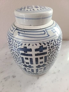 Vintage chinesisches Ingwerglas groß doppelt Glück blau weiß 10"x 8,25" Deckel Chip - Bild 1 von 8