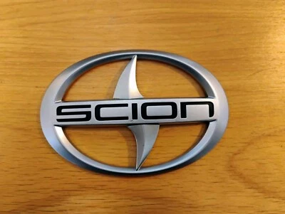 2004 2005 2006 Scion xB TAMPA TRASEIRA EMBLEMA LOGOTIPO EMBLEMA PLACA 04 05 06 bom usado OEM - Imagem 1 de 2