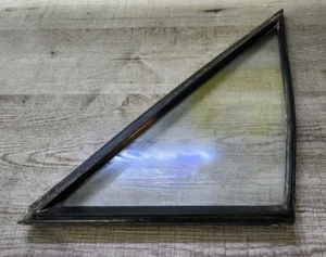 FORD CORTINA MK2 4 DOOR PASSENGER QUARTER WINDOW GLASS WITH RUBBER VERY GOOD - Picture 1 of 5