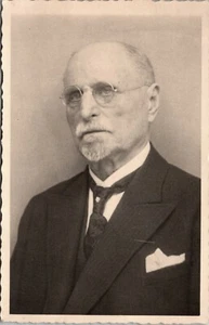 Hübscher älterer Herr RPPC - Bild 1 von 2
