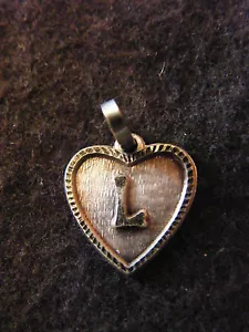 Pendente Cuore Argento Medaglione In Argento Placcato Lettera L 1,5 Cm - Foto 1 di 2