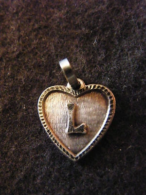 Pendente Cuore Argento Medaglione In Argento Placcato Lettera L 1,5 Cm - Immagine 1 di 2