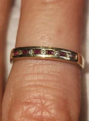 Anillo de eternidad vintage conjunto de canales de rubí y diamantes Foto 1 de 4