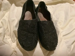 TOMS WOMENS BLACK FLORAL SPARKLY GLITTER FLAT SHOES BALLET HOIIDAY SHOE~7M - Picture 1 of 10