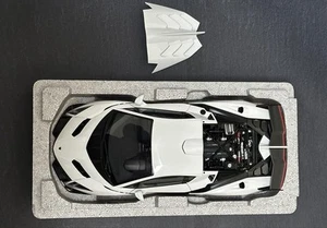 Lamborghini Veneno White 1/18 Scale Autoart Rare Collectible Model Car - Picture 1 of 5