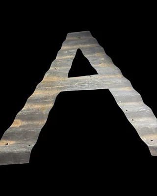 Techo de hojalata decorativo salvamento 28" retazos metal óxido de colección letra A Old Foto 1 de 3