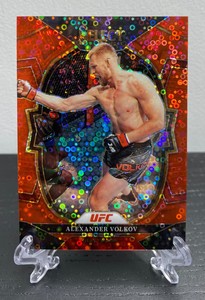 2023 Panini Select UFC Alexander Volkov Red Disco Prizm /175 Concourse #48, MINT