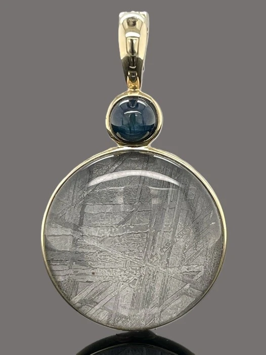 ANHÄNGER AUS 375/-GG MIT METEORIT/BK_DUBL. BEH. & STERNSAPHIR BEH. SCHMUCKJAGD - Bild 1 von 4