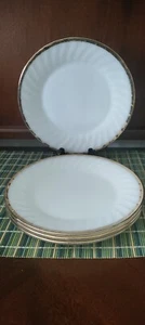 4 Fire King Oven Ware Swirl Golden Salad Plates Milk Glass Gold Trim White - Foto 1 di 3