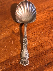 Antique sterling sauce ladle. Year made 1909. elegant shell pattern.8 inches - Picture 1 of 9