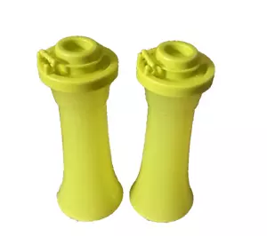 Tupperware Salt & Pepper Shakers Set of 2 Small 4.5” Hourglass #831 - Picture 1 of 8