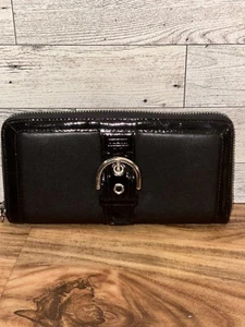 Coach SoHo Buckle Black Patent Leather Wallet Accordian - Picture 1 of 6