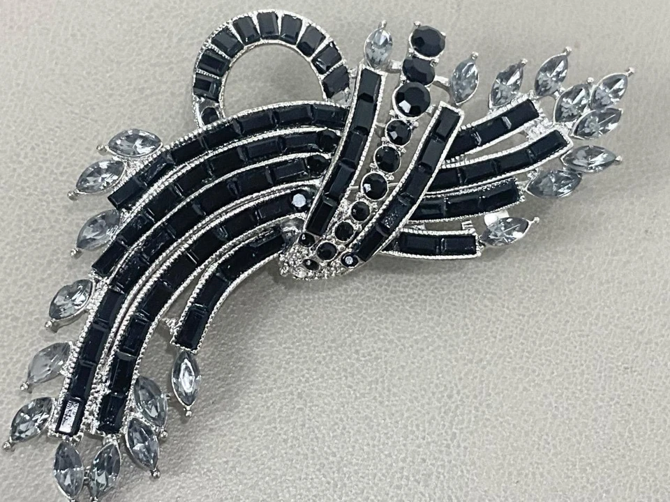 Robert Rose Black & Silver Brooch - Image 1 of 4