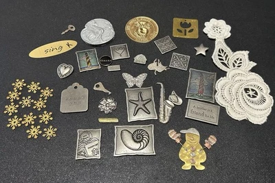 Lote de 42 adornos de metal y tela (219) Foto 1 de 4