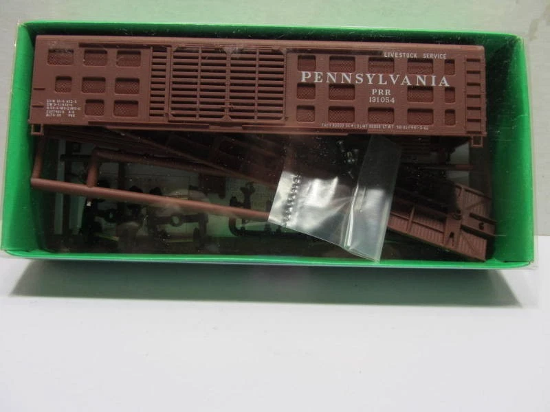 Bowser HO Scale Pennsylvania Stock Car Kit 55466 - Image 1 of 3