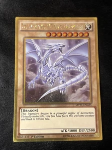 Yu-Gi-Oh! TCG Blue-Eyes White Dragon MVP1-ENG55 1st Edition Gold Rare LP - Bild 1 von 3