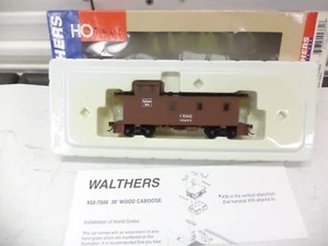 Walthers Ho 932-7503, 30' Wood Caboose, Burlington Route 14268 - Picture 1 of 3