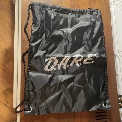 Bolso D.A.R.E Negro Plata Cordón Atrévete ~ Nostalgia Escuela Secundaria Años 90 De Colección Foto 1 de 2