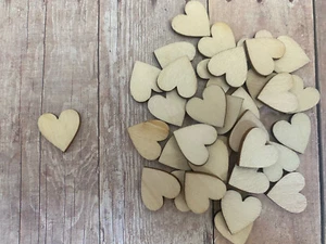 Corazones cortados en madera • 0,6” • 10 mm • 25 piezas • Boda • Ducha nupcial - Imagen 1 de 3