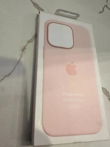 Apple iPhone 14 Pro Silicone Case with MagSafe - Chalk Pink - Zdjęcie 1 z 3