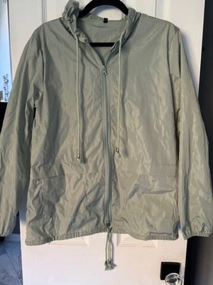 Chaqueta cortavientos con capucha verde claro para mujer con bolsillos talla mediana Foto 1 de 2