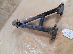 T1093 2004 CAN AM QUEST 650 4X4 LEFT UPPER A ARM 706200320 - Foto 1 di 6