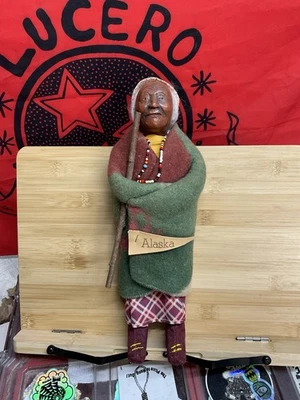 复古 ALASKA SKOOKUM Bully 好美洲原住民印第安娃娃 11 英寸 — 第 1/4 张图片
