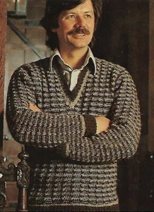 MENS CHUNKY 2 COLOUR V NECK SWEATER 38 - 44 inch KNITTING PATTERN - Picture 1 of 2