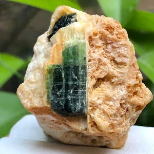 38,17 gramos espécimen de cristal de turmalina verde en feldespato raro de Afganistán - Imagen 1 de 9